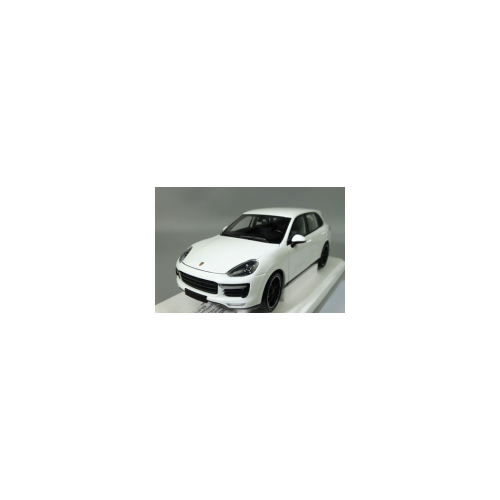 Модель автомобиля в масштабе 1:18 Porsche Cayenne