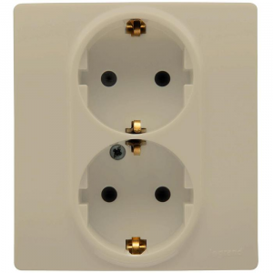 Розетка Legrand Etika 672333 двухместная с заземлением и защитными шторками Слоновая кость