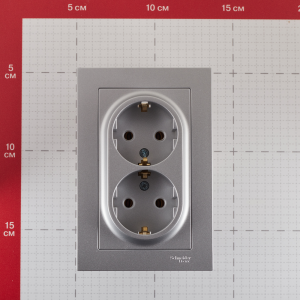 Розетка schneider electric 2-м atlas design с заземлением 16а в сборе atn000324