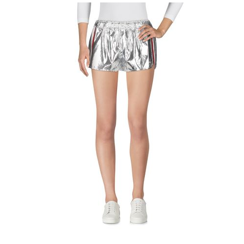 Шорты и бермуды MONCLER GAMME ROUGE 13141509DI