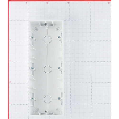 Коробка монтажная Simon 15 1590753-030 трехместная открытая установка белая