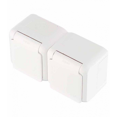 Розетка Legrand Quteo 782323 двойная открытая установка белая с заземлением IP44 с крышкой влагозащищенная