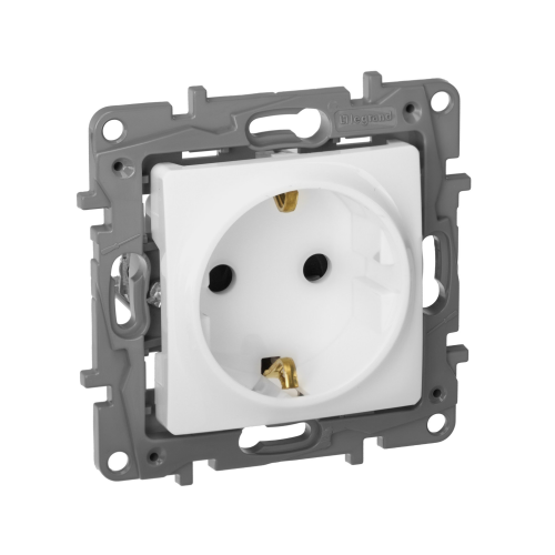 Розетка с/з со шторками Legrand ETIKA 672222