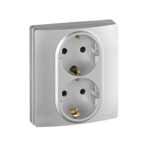 Розетка с/з со шторками Legrand ETIKA 672433