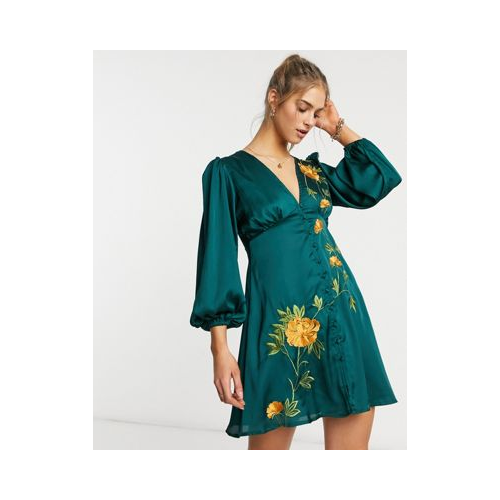 Атласное платье мини на пуговицах со шлейфовой вышивкой ASOS DESIGN-Зеленый цвет
