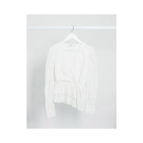Белая блузка кроше с запахом NA-KD