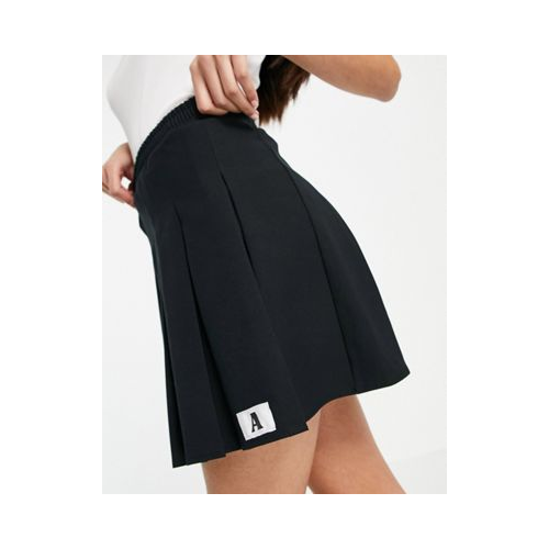 Черная теннисная мини-юбка со складками и фирменной нашивкой с буквой «A» ASOS DESIGN