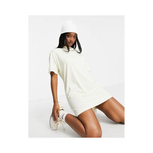 Платье-футболка мини кремового цвета с логотипом в виде галочки Nike Белый