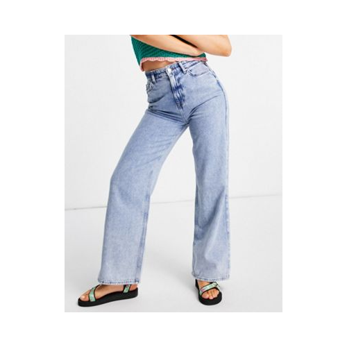 Светло-голубые джинсы с широкими штанинами в винтажном стиле и эффектом кислотной стирки New Look