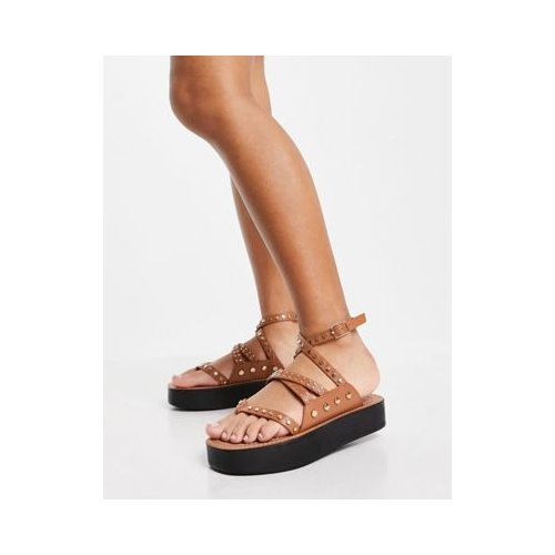 Светло-коричневые кожаные сандалии с заклепками на плоской платформе ASOS DESIGN Flinch-Коричневый цвет