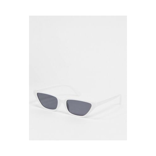 Солнцезащитные очки в белой оправе с дымчатыми стеклами SVNX