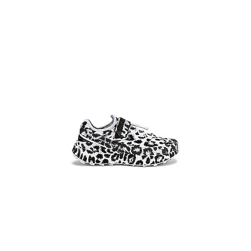 Кроссовки outdoor - adidas by Stella McCartney FV7461