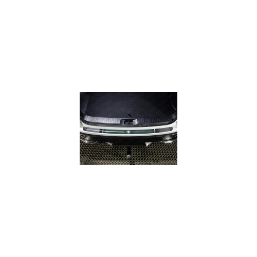 Накладка на задний бампер (лист зеркальный логотип Toyota) ТСС TOYHIGHL17-23 Toyota Highlander 2014 -