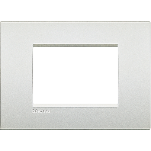  Рамка LivingLight Air Белый жемчуг 3 модуля Bticino LNC4803PR