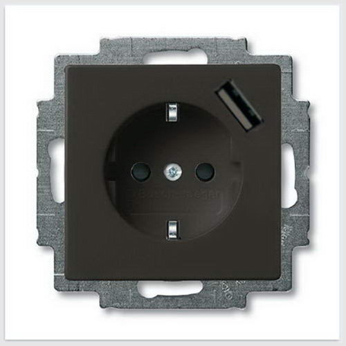  (20 EUCBUSB-95-507), Розетка Schuko с устройством зарядным USB, 20 EUCBUSB-95-500, Basic55 chateau-чёрный, 16А, 700 мА, электронная защита от перегрузки КЗ, безвинтовые клеммы, защитные шторки,, ABB 2011-0-6195