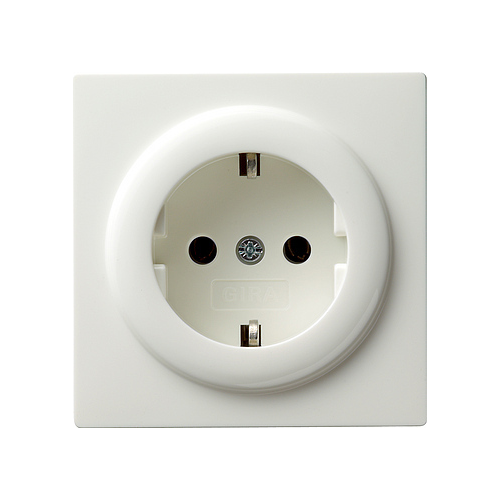  Розетка с заземляющими контактами 16А/250В Белый Gira S-color 018840